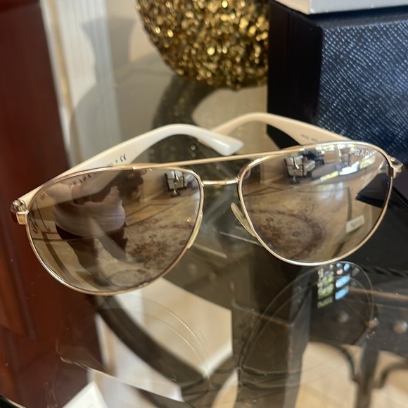 Prada sunglasses! 🤍 - Picture 2 of 11